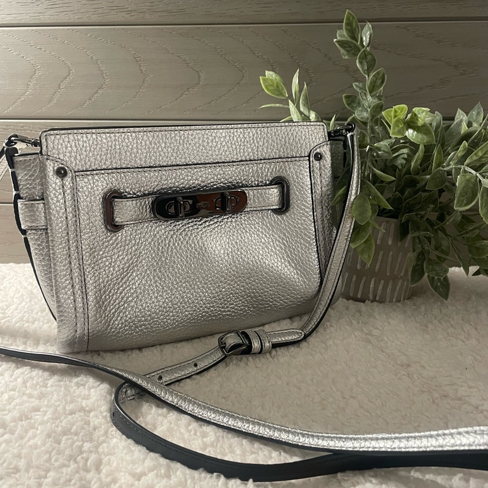 Coach Swagger crossbody in metallic silver - Picture 2 of 8